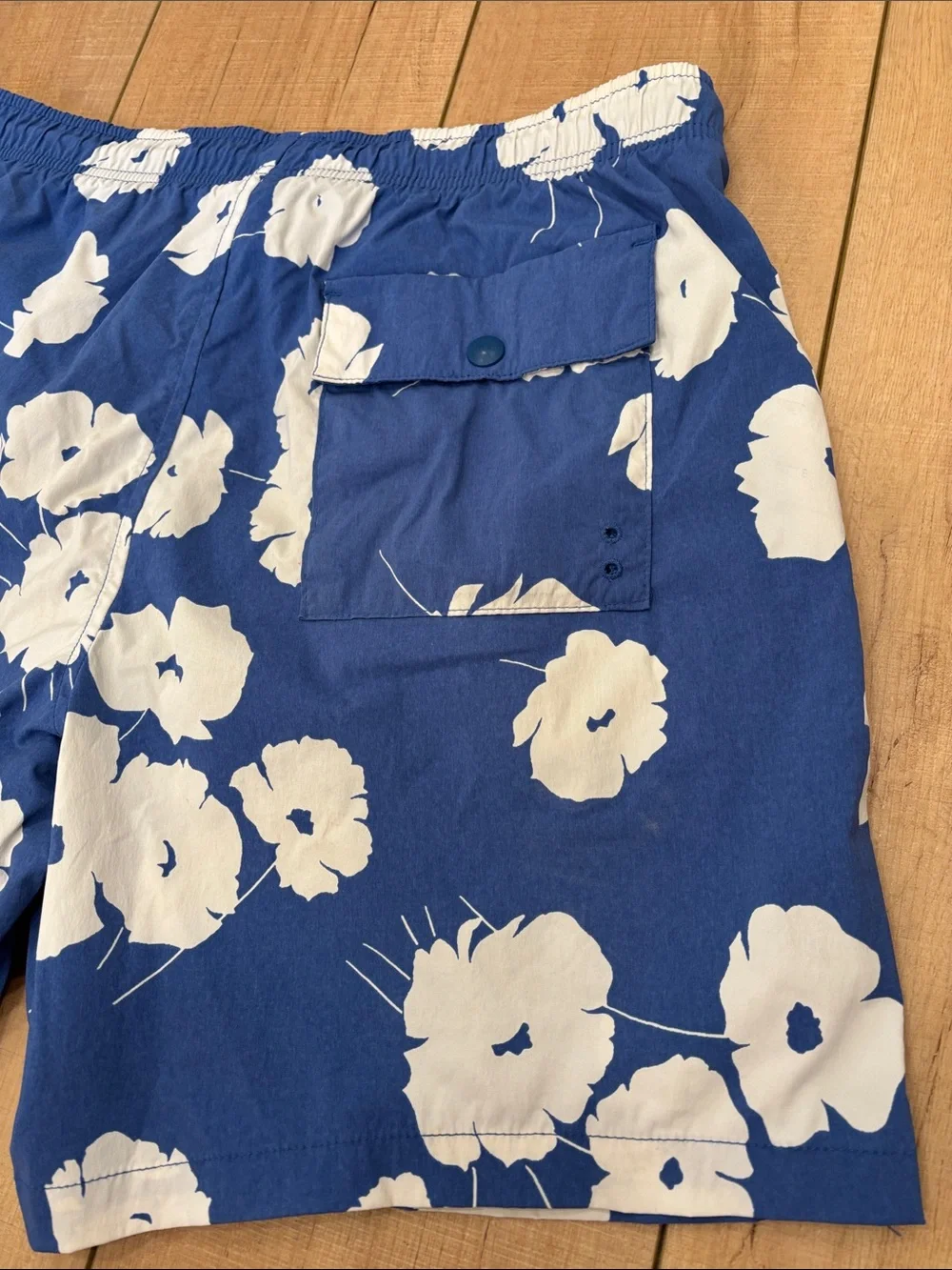 GAP Men’s Blue & White Floral Swim Shorts - Picture 4 of 10